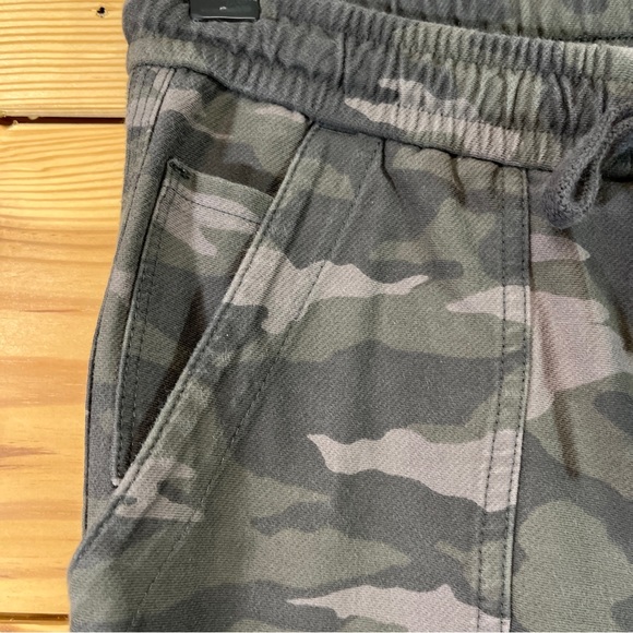 Athleta Farallon Jogger 4 Green Camouflage Camouflage Drawstring Tapered - Picture 5 of 16